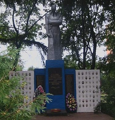 с. Копистин Хмельницкого р-на. Памятник в честь воинов-односельчан. 
