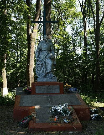 с. Бубновка Волочисского р-на. Братская могила советских воинов.