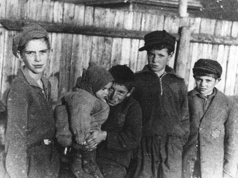 Дети Ковенского гетто. 1942 г.