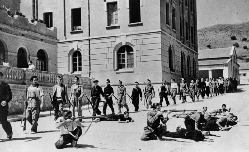 Импровизированный тренировочный лагерь ополченцев Каталонии.1936 г.