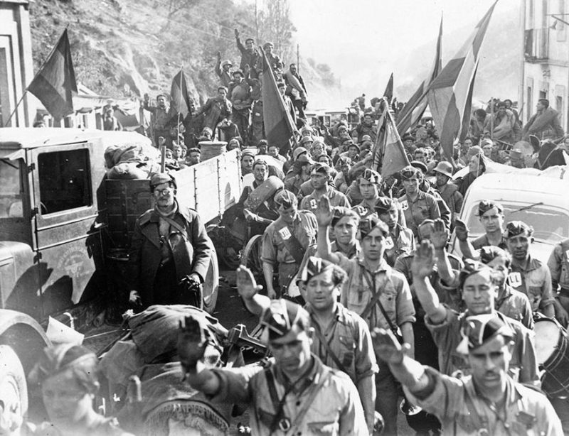 Франкисты на марше. 1936 г.