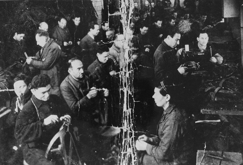 Мастерская в Ковенском гетто. Январь 1943 г.