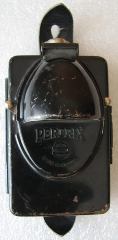 Батарейный фонарь «Pertrix».
