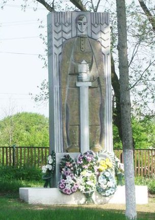 с. Дзеленцы Волочисского р-на. Памятник, односельчанам, погибшим в годы войны.