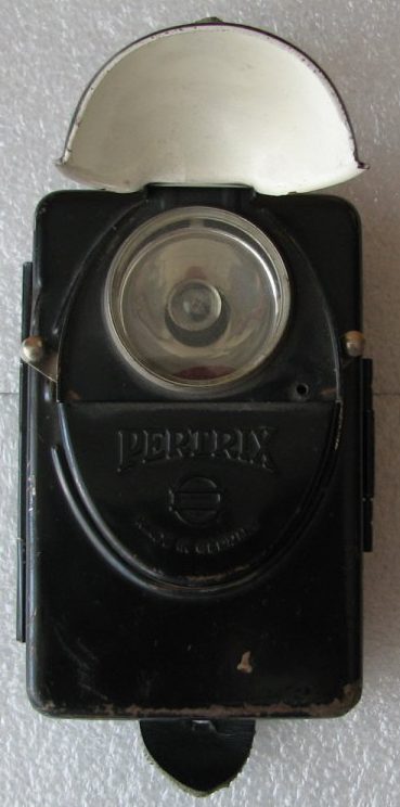 Батарейный фонарь «Pertrix».