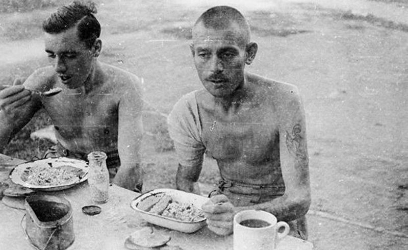 Заключенные тюрьмы Чанги в Сингапуре. 1944 г.