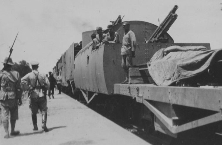Японский бронепоезд на железнодорожной станции в Маньчжурии. 1937 г. 