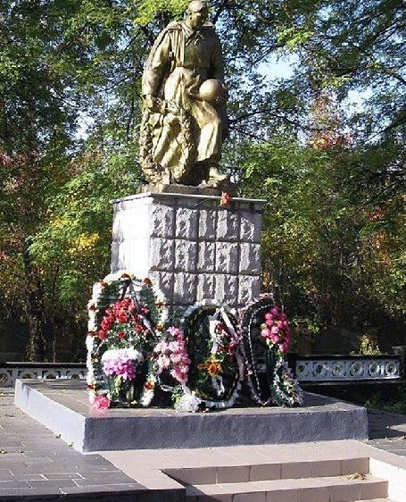Памятник на братской могиле.