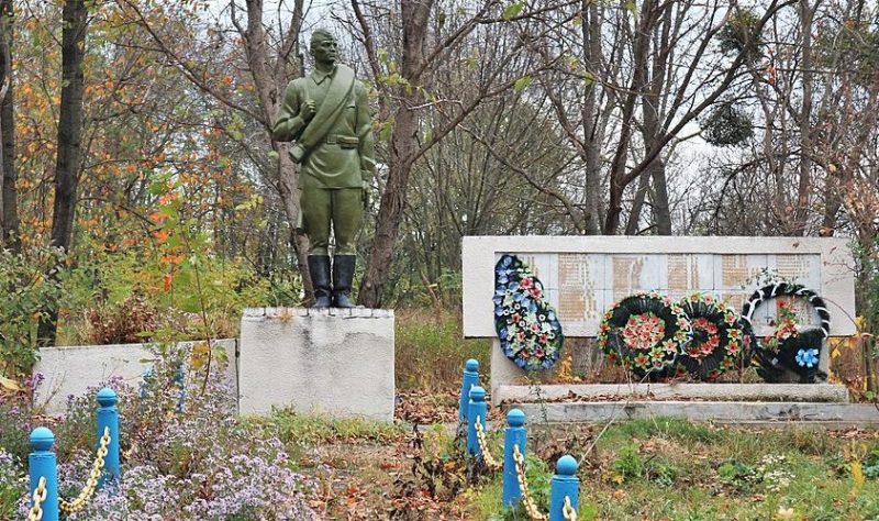 с. Китайгород Каменец-Подольского р-на. Памятник в честь воинов-односельчан, погибших в годы войны.