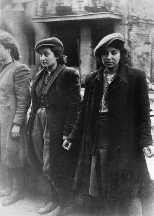 Бойцы Сопротивления во время восстания в Варшавском гетто. Апрель-май 1943 г.