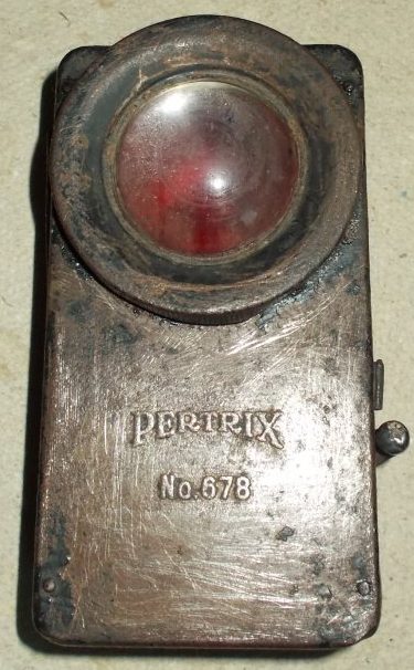 Батарейный фонарь «Pertrix №678».