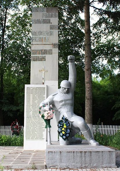 с. Гнатки Староконстантиновского р-на. Памятник в честь воинов-односельчан, погибших в годы войны.