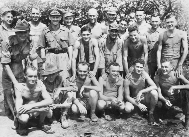 Австралийские военнопленные в лагере Нотогава в Осаке после капитуляции Японии. Сентябрь 1945 г.