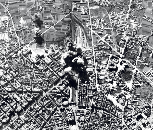 Бомбардировка Северного вокзала Валенсии итальянскими самолетами. Январь1937 г.