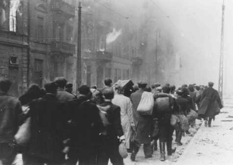 Депортация евреев из Варшавского гетто во время восстания. Май 1943 г.