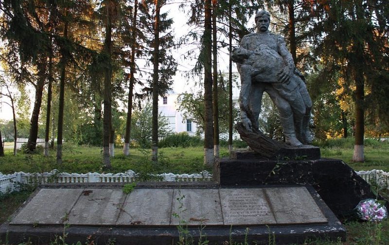с. Гриценко Красиловского р-на. Памятник в честь воинов-односельчан, погибших в годы войны.