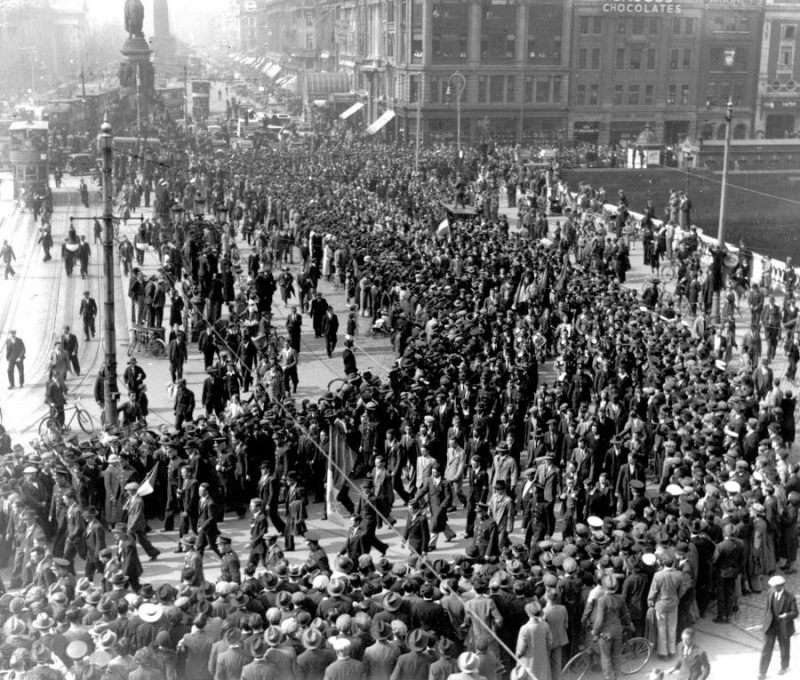 Члены ирландской добровольческой бригады сражавшейся на стороне республиканцев, вернувшиеся в Дублин. 22 июня 1937 г.