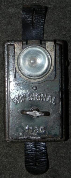 Сигнальный батарейный фонарь «WIF SIGNAL 1136». 