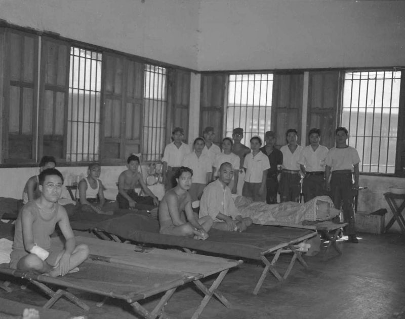Японские военнопленные в госпитале лагеря Билибид в Маниле. 1945 г. 