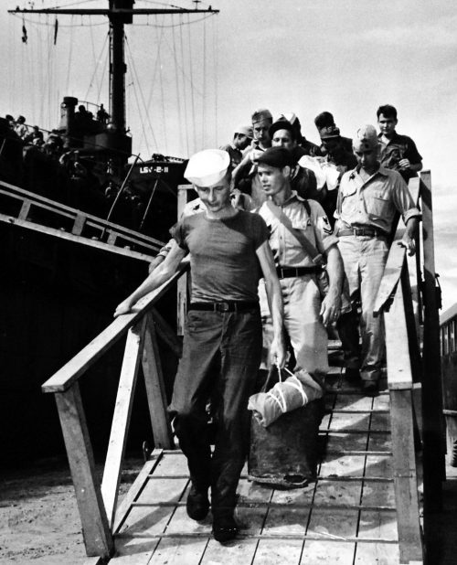 Бывшие военнопленные американцы из Гуама прибывают в США. 1945 г.