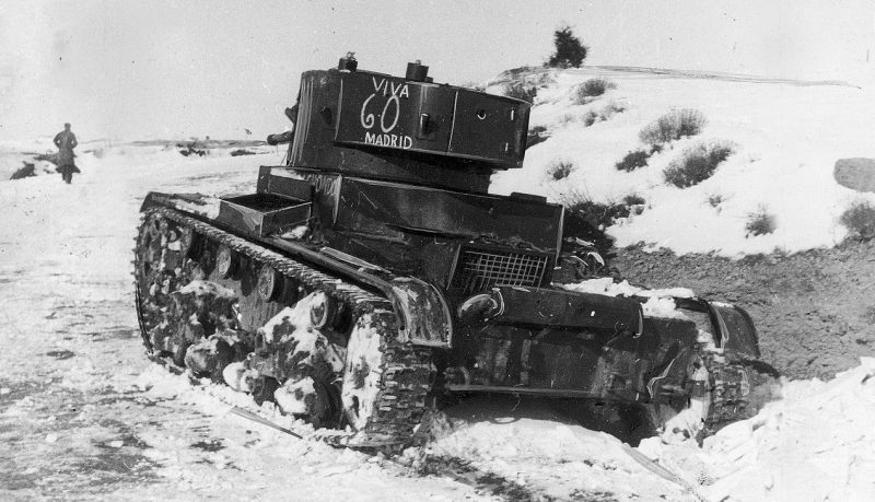 Республиканский танк Т-26 во время Батальи-де-Теруэль. Ноябрь 1937 г.