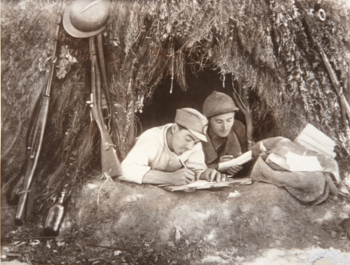 Ополченцы генерала Миахи пишут письма. 1937 г.