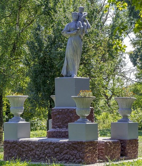 с. Заречанка Чемеровецкого р-на. Памятник на месте расстрела и захоронений мирных граждан.