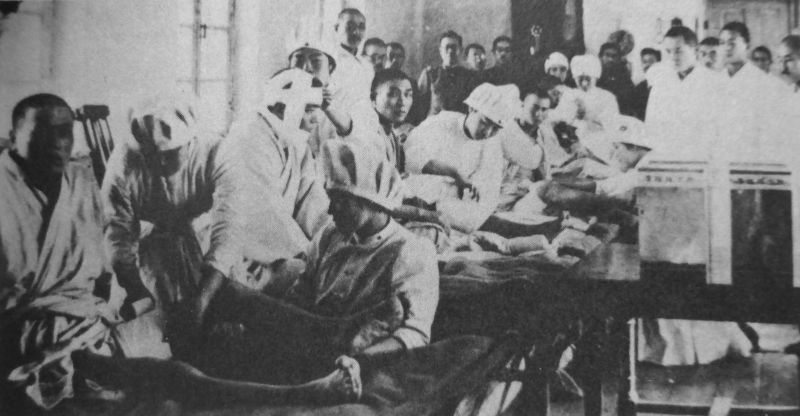 Перевязка раненых в японском полевом госпитале в Китае.1941 г.