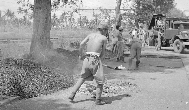 Японские военнопленные за работой. Индонезия, Ява 1946 г. 