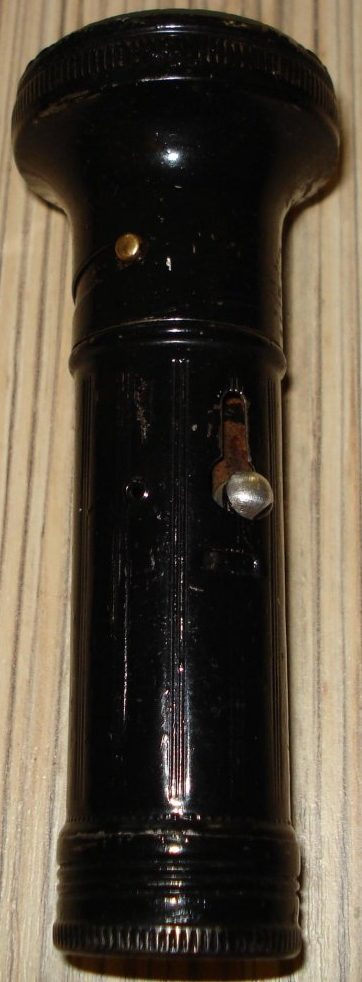 Батарейный фонарь «Pertrix 595».