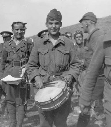 Юный барабанщик республиканской армии. 1937 г.