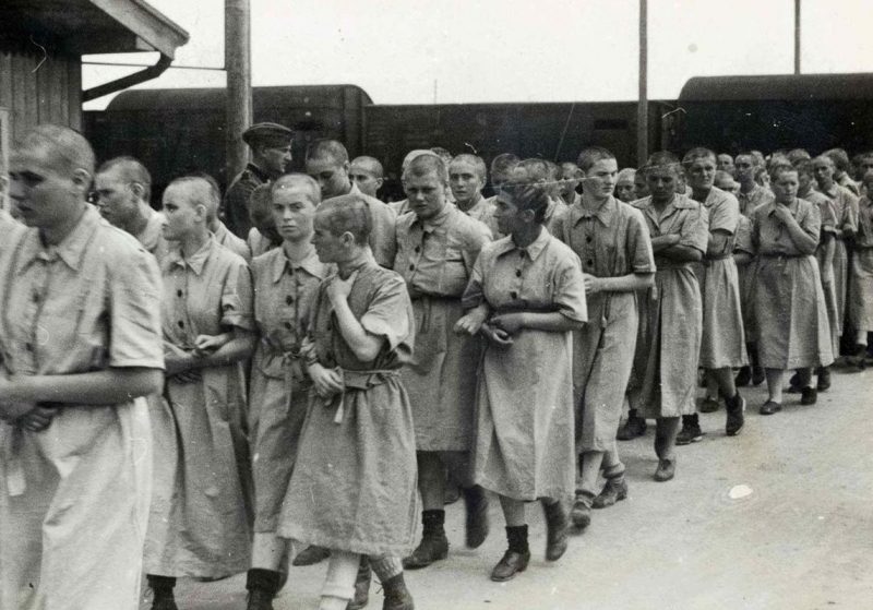 Еврейские женщины-заключенные в концлагере Биркенау. Апрель 1944 г.