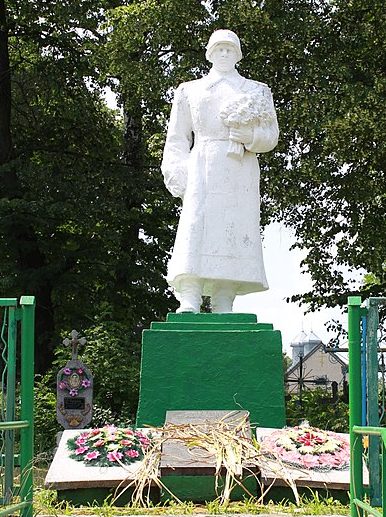 п. Базалия Теофипольского р-на. Братская могила советских воинов на поселковом кладбище.