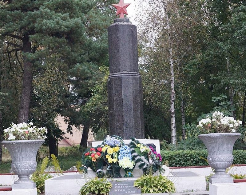 г. Шепетовка. Братская могила советских военнопленных.