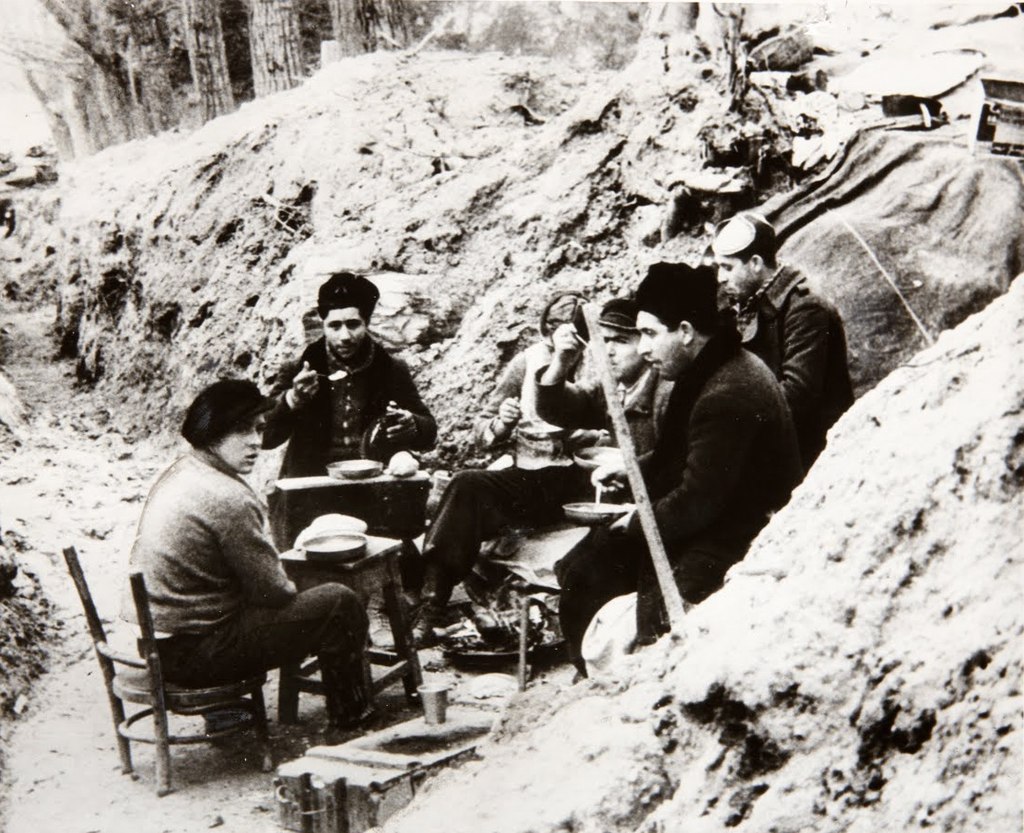 Обед на Мадридском фронте. 1937 г.