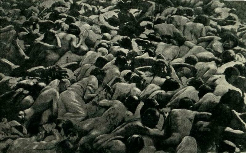 Останки евреев, расстрелянных нацистами под городом Золочев Львовской области. Июль 1944 г.