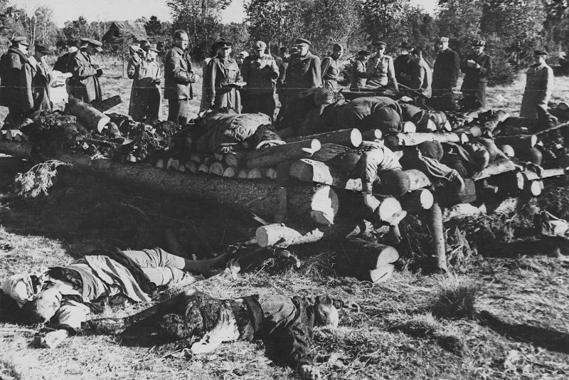 Тела убитых евреев в концлагере Клоога. Август 1944 г.