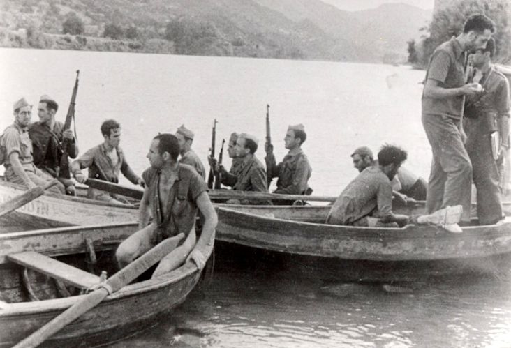 Войска испанского правительства переходят реку Эбро. 1938 г. 