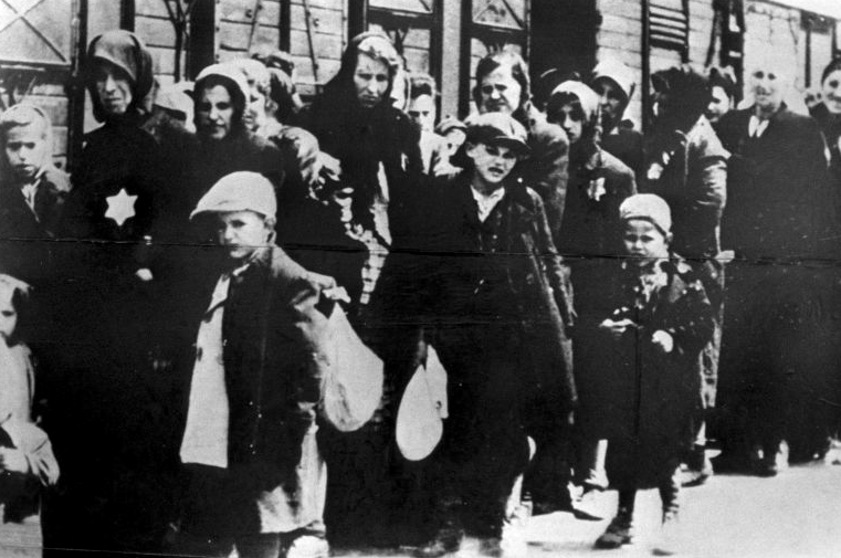 Евреи в концлагере Освенцим-Биркенау. 1944 г.
