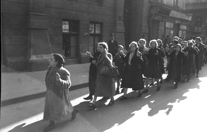 Арест евреев в Будапеште. 1944 г. 