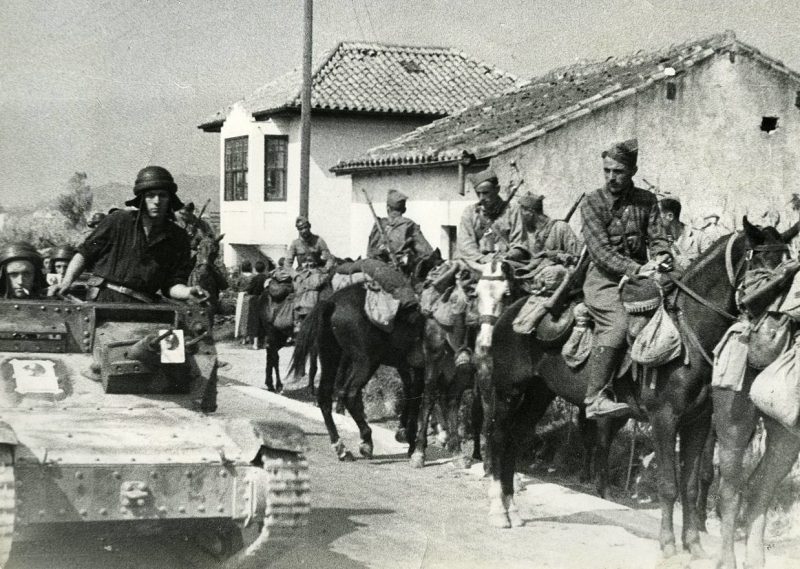 Кавалерия и танки повстанцев близ Тортосы. 1939 г.