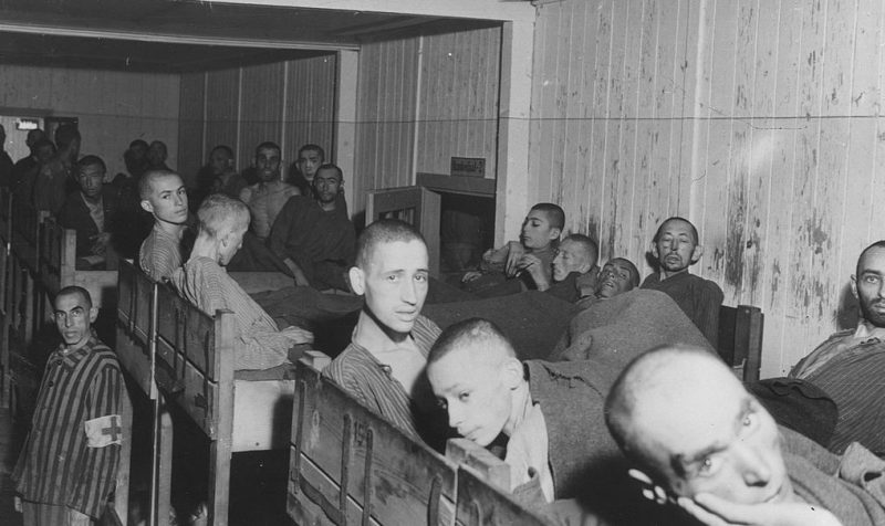 Выжившие евреи в лазарете концлагеря Эбензее. Май 1945 г.
