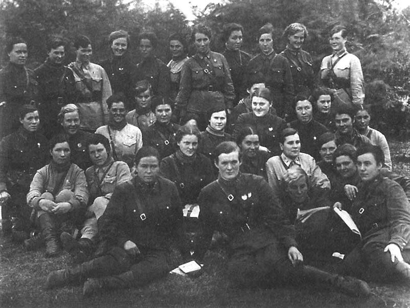 Первый состав авиаполка. Станица Ассиновская, 1942 г.