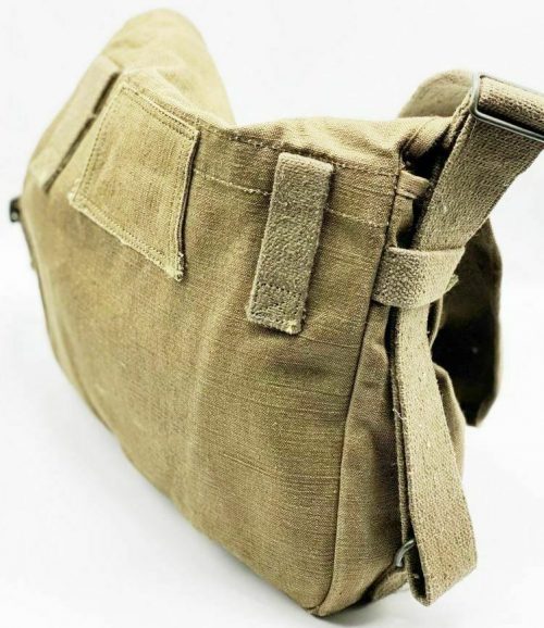Армейский ранец для продуктов с брезентовыми ремнями.