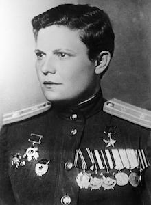Н. Федутенко после награждения Золотой Звездой.