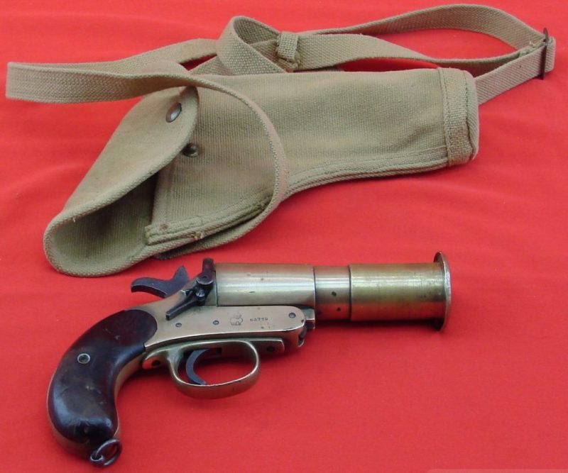 Сигнальный пистолет Webley & Scott №1 Mk-V с раструбом и брезентовая кобура к нему.