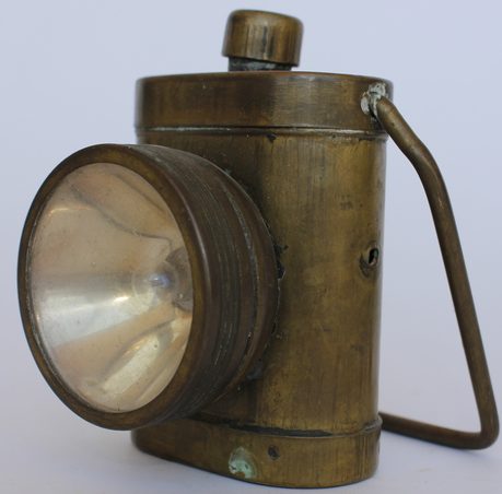 Электрический блиндажный фонарь фирмы «Kempthorne».
