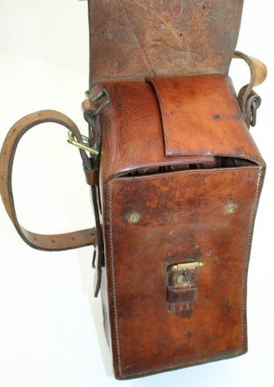 Кожаная сумка с наплечным ремнем для магазинов ручного пулемета Брен.