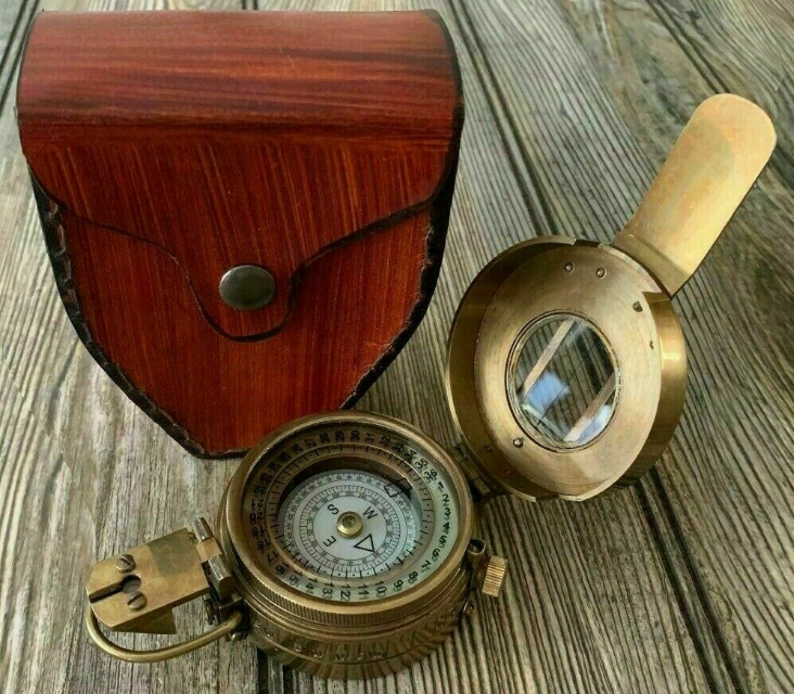 Морской компас с чехлом. 