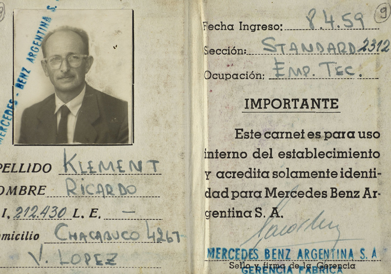 Удостоверение личности аргентинского рабочего на имя Рикардо Клемента для Mercedes-Benz. 